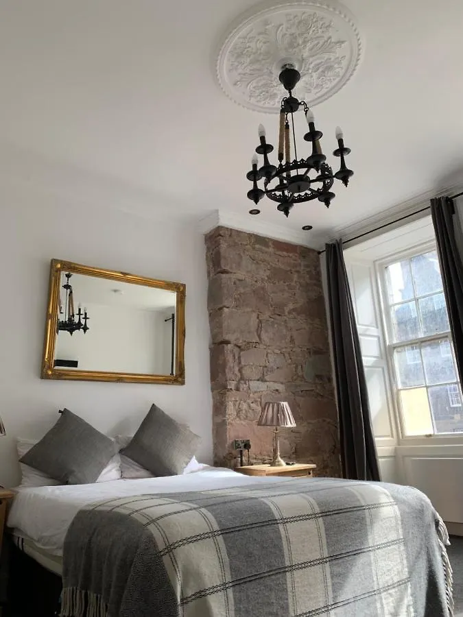 Royal Mile Suites By The Castle Edinburgh 5*,
