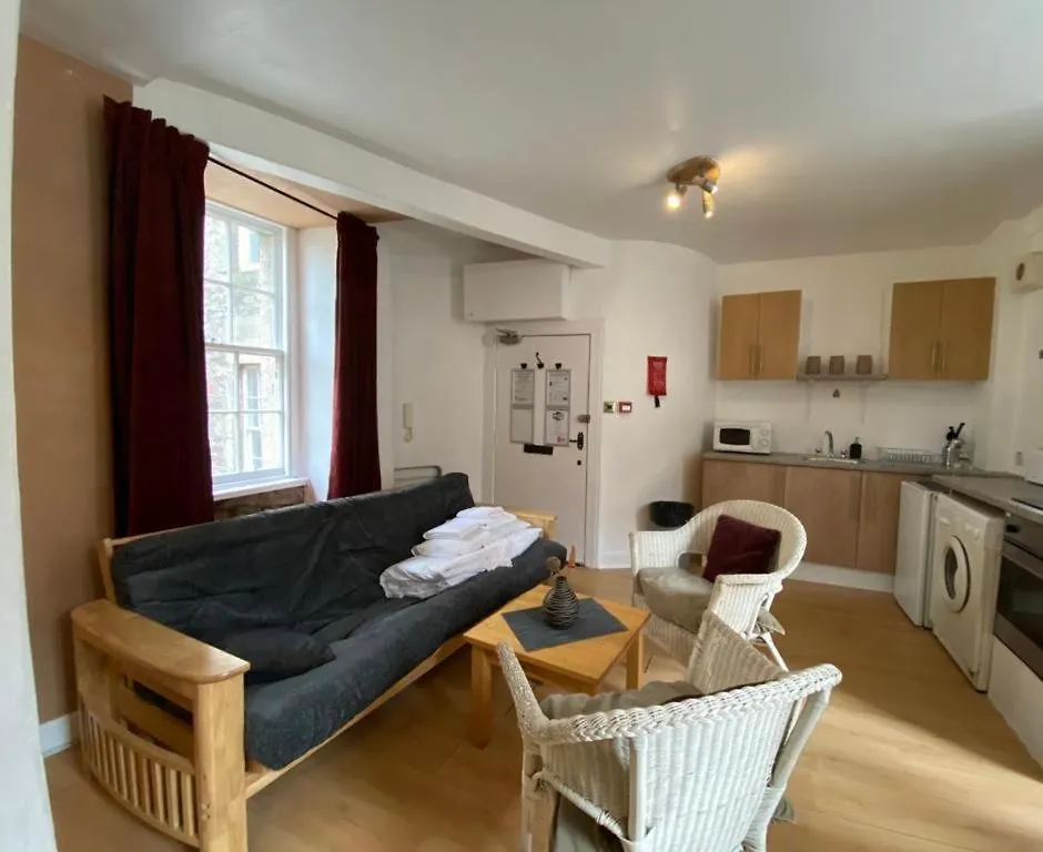 Royal Mile Suites By The Castle Edinburgh Aparthotel