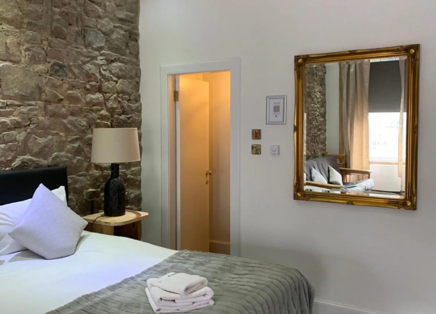 Royal Mile Suites By The Castle Edinburgh