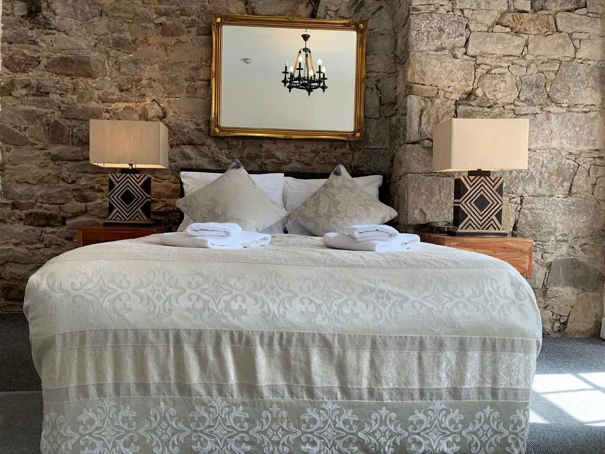 Royal Mile Suites By The Castle Edinburgh 5*,