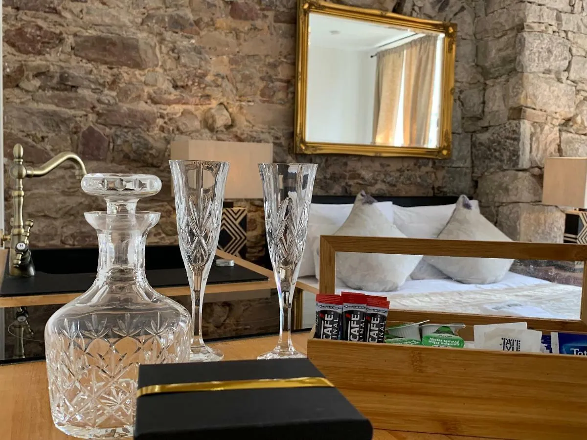 Royal Mile Suites By The Castle Edinburgh 5*,  United Kingdom